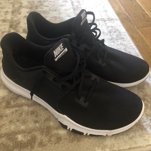 Men’s black Nike runners